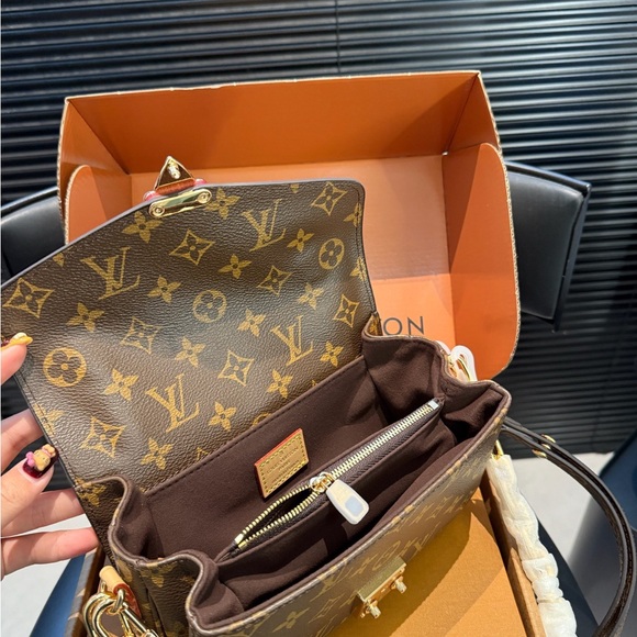 Louis Vuitton Classic Monogram Crossbody Bag - Picture 7 of 8